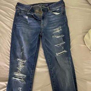 American Eagle Hi Rise Distressed Jeans!